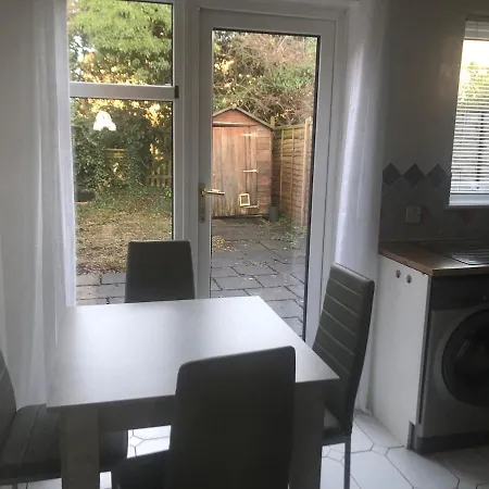 In Bradley Stoke, Apartman